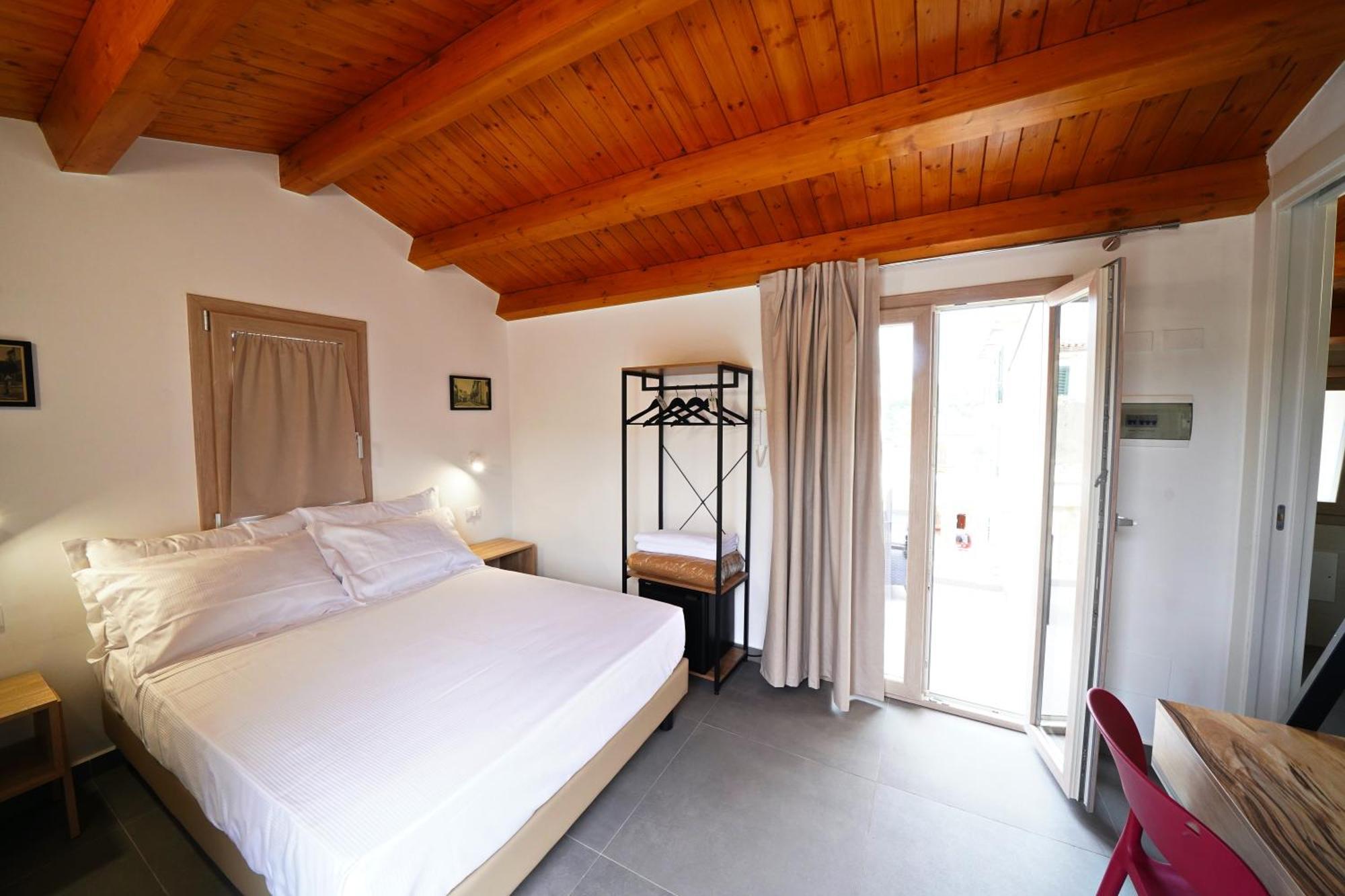 Ducas Rooms And Suite Lascari Exterior photo